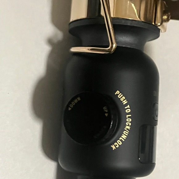 Hot Tools Pro Artist 24K Gold Digital Curling Iron 1.5” - Picture 7 of 13